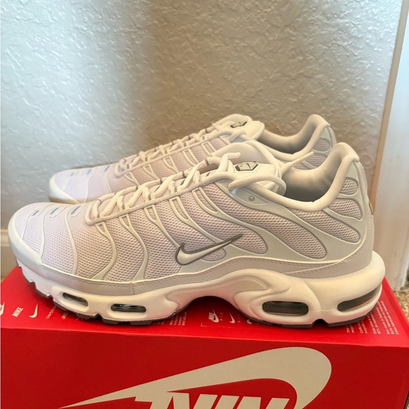 Nike Air Max Plus White ‼️STEAL‼️ Size 11M - Picture 1 of 6